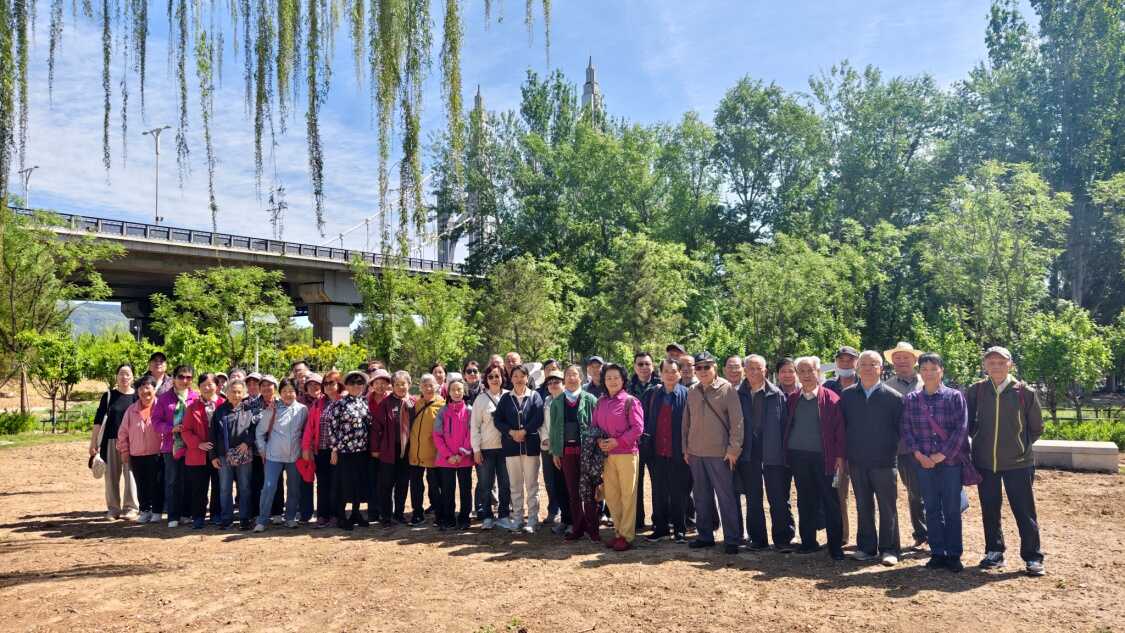 qy球友会(千亿)召开退休老同志2025年春游活动